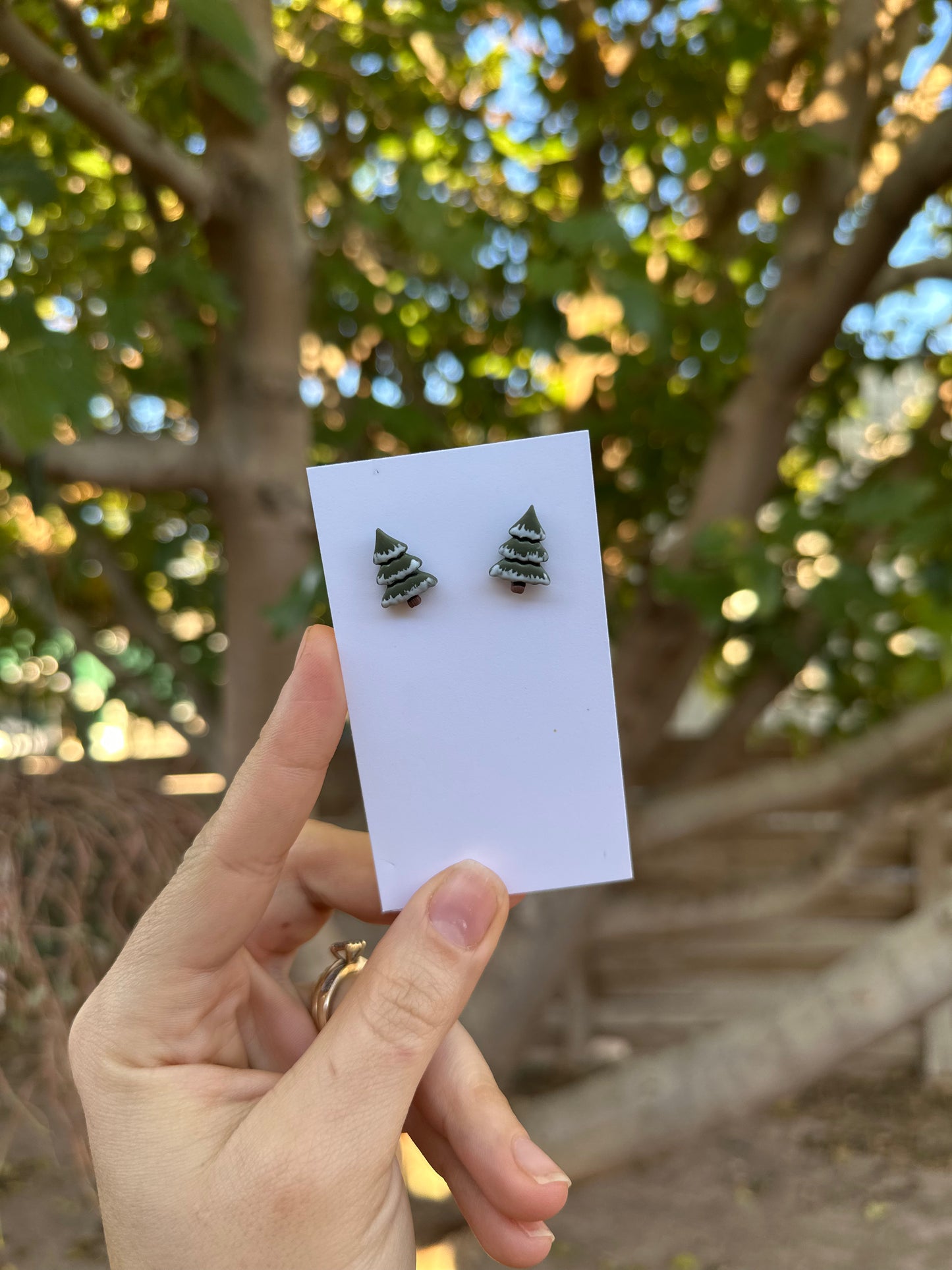 Snowy tree studs